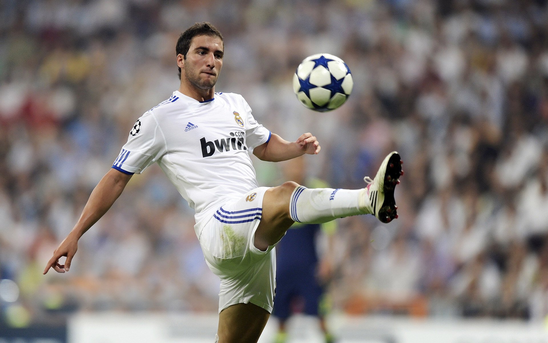 曼联战术核心调整后，战斗力大幅提升，曼联用的什么阵型