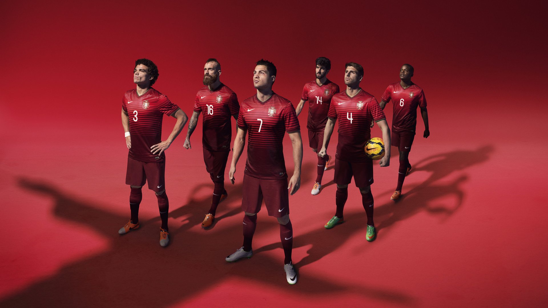 曼联购入巨星锋线，豪华转会引爆市场，曼联出售价格